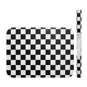 Papel adhesivo con diseño de cuadros tipo ajedrez de tono claro para forrar carpetas o cuadernos. 45 cm x 3 m - OEM