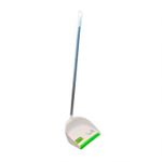 Pala-de-basura-plastica-con-mango-alargado-y-borde-con-relieve-para-polvo