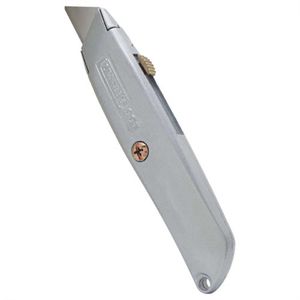 Cuchilla retráctil de 5" metálica. Diseño Interlock, para evitar que se abra y exponga la navaja al ejercer fuerza. - STANLEY