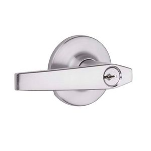 Juego manija para dormitorio estándar con seguro de diseño REMINI de acabado en níquel satinado - KWIKSET