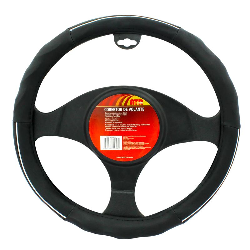 Cubre-volante-con-apliques-plateados-y-esponjas-ergonomicas-suaves-que-ofrecen-un-mayor-confort-a-la-hora-de-conducir