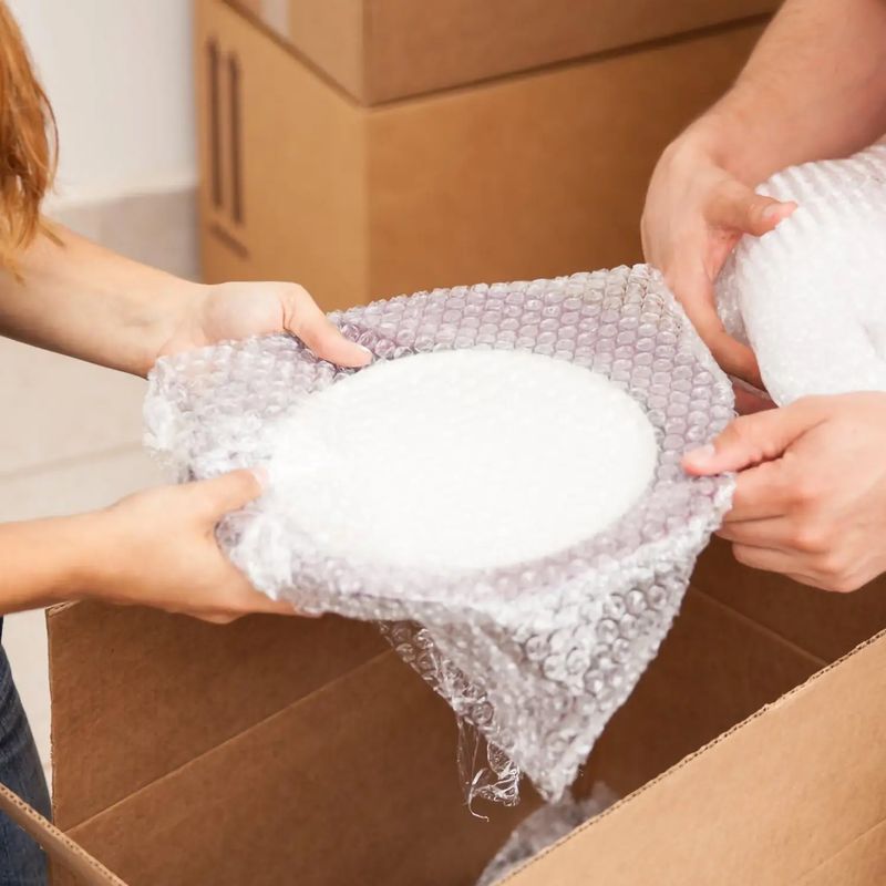 Plastico-burbuja-de-30.4-cm-x-9.14-m-con-laminas-precortadas.-Ideal-para-el-transportar-y-cubrir-objetos-fragiles