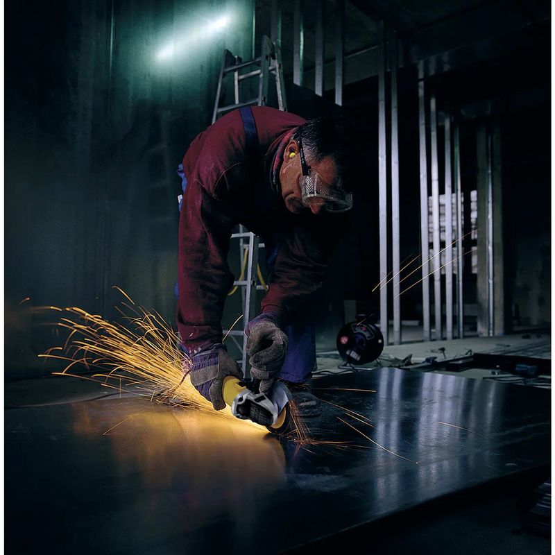 Amoladora-Dewalt-4-1-2--800W-12000Rpm-Indust