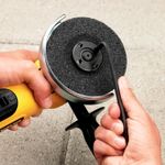 Amoladora-angular-ergonomica-de-900W-a-12000-RPM-con-diametro-de-disco-de-4-1-2-o-115-mm.-Para-corte-y-desbaste