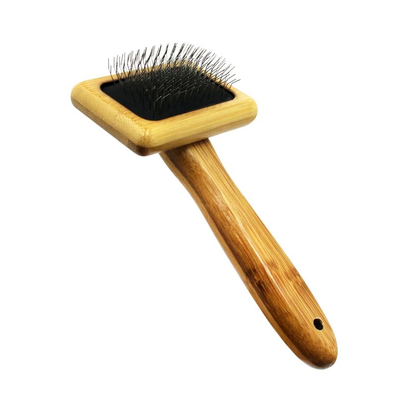 Cepillo-para-mascotas-de-7-cm-con-estructura-de-bambu-y-cerdas-metalicas-semi-rigidas-para-un-cepillado-perfecto