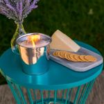Vela-antimosquitos-grande-con-recipiente-metalico-colgante.-Fabricada-con-aceite-de-citronela-de-agradable-aroma-citrica