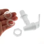 Llave-de-repuesto-plastica-de-8-x-7-cm-con-manija-de-liberacion-de-agua-y-empaques-plasticos-antigoteo.