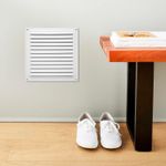 Rejilla-de-ventilacion-mosquitera-CUADRADA-de-20-x-20-cm--con-malla-posterior-plastica-de-gran-resistencia.