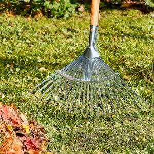 Escoba de jardín sin mango, ajustable para mayor abertura de los 22 dientes. elaborada en acero inoxidable - WRT