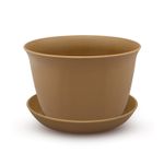 Maceta-redonda-mediana-de-21-cm-de-diametro-con-plato-plastico-de-base.-Cafe-K-HOME