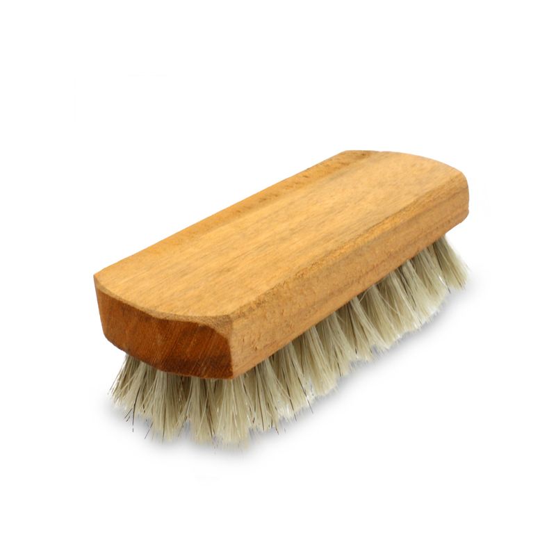 Cepillo-limpia-zapatos-de-tamaño-compacto-fabricado-en-madera-100--natural-con-cerdas-naturales-de-textura-suave.
