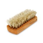 Cepillo-limpia-zapatos-de-tamaño-compacto-fabricado-en-madera-100--natural-con-cerdas-naturales-de-textura-suave.