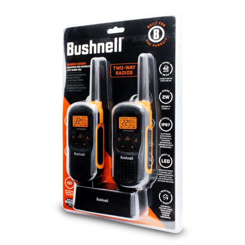 Juego-de-2-radios-WALKIE-TALKIE-de-dos-vias-de-42-millas--68-km--y-70-canales.-Incluye-base-y-6-baterias-recargables.
