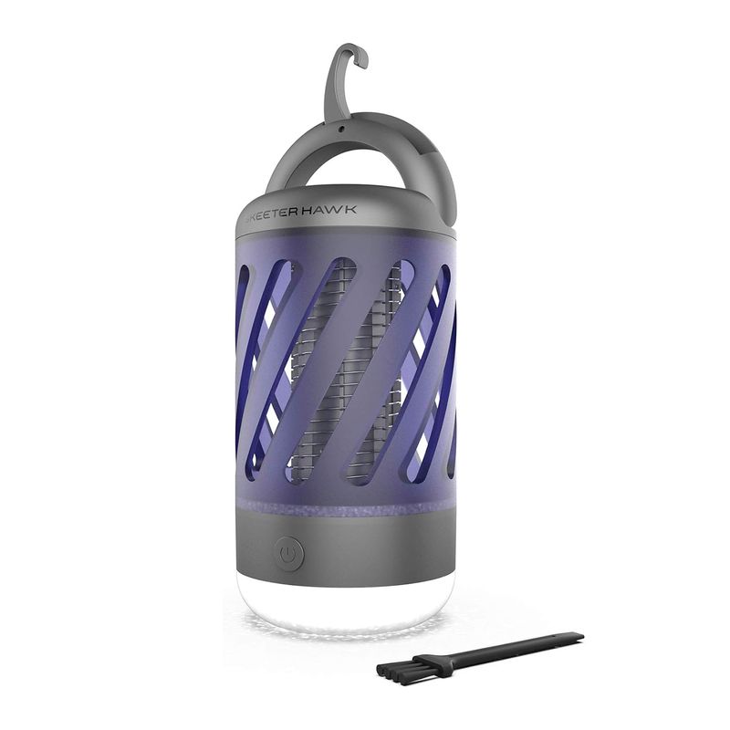 Farol-mata-mosquitos-recargable-con-lampara-de-luz-UV-red-electrificada-y-lampara-con-luz-blanca.-Estructura-colgante.