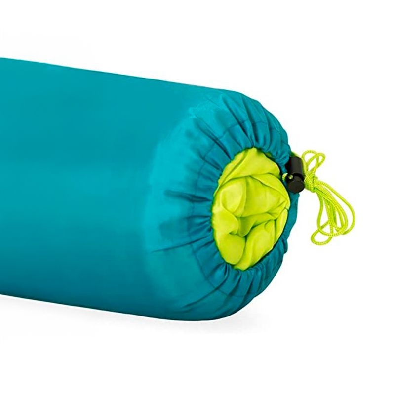 Sleeping-bag-para-dormir-compacto-sin-cremallera--con-aislamiento-interior-que-soporta-temperaturas-de-11ºC-hasta-7ºC.