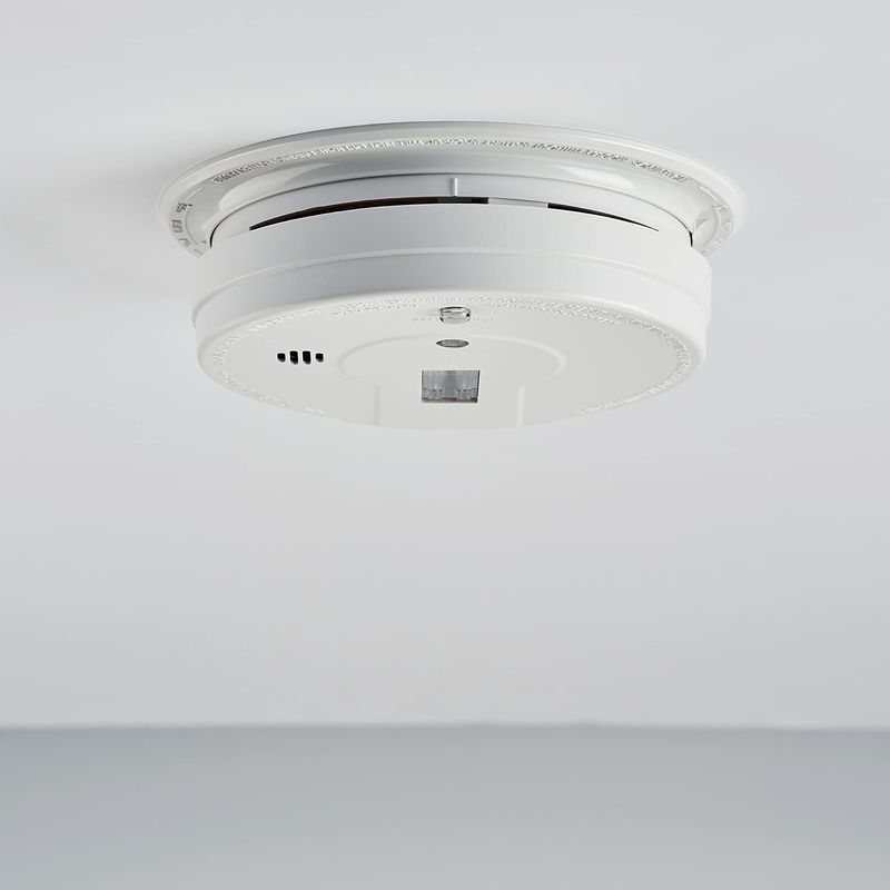 Detector-de-humo-con-luz-LED-guia-de-emergencia.-Alarma-IONIZADA-de-85-dB-audible-hasta-3-metros-de-distancia.
