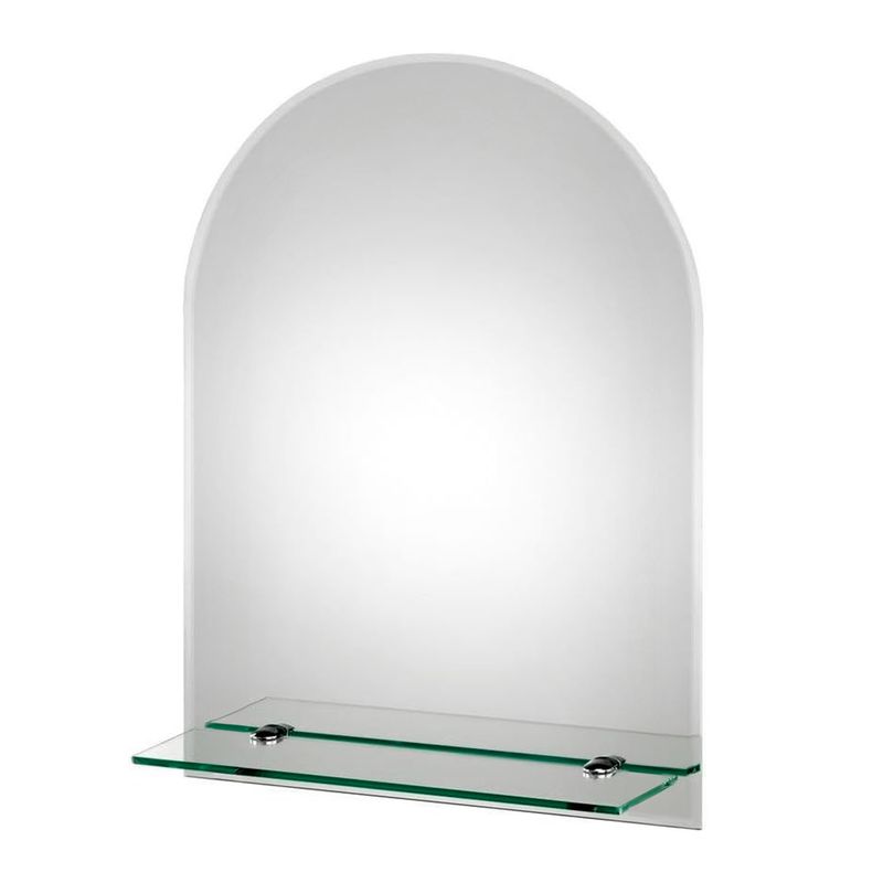 Espejo-de-baño-rectangular-sin-marcos-perfilado.-Incluye-una-base-de-vidrio-con-soportes-cromados.