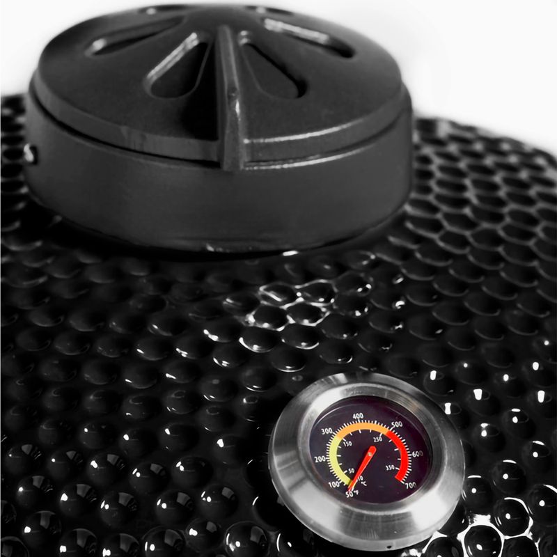 Parrilla-KAMADO-PREMIUM-de-21--con-interior-ceramico-alimentado-por-carbon.-Asa-hornea-guisa-rostiza-y-ahuma.