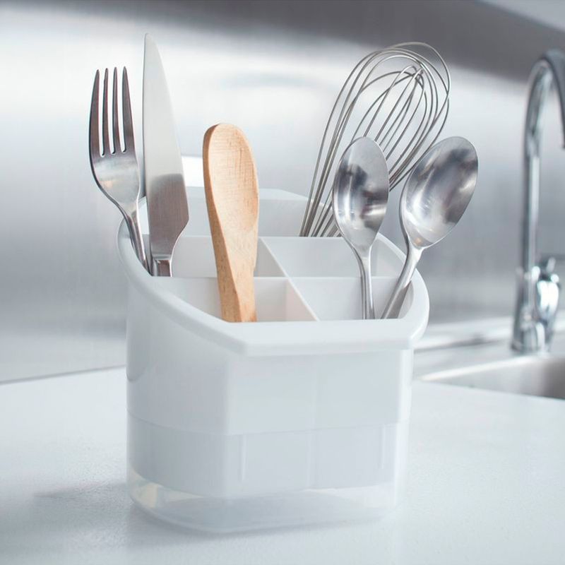 Escurridor-porta-cubiertos-plastico-de-5-servicios-con-orificios-base-de-ventilacion-y-escurrido.-Incluye-una-bandeja.