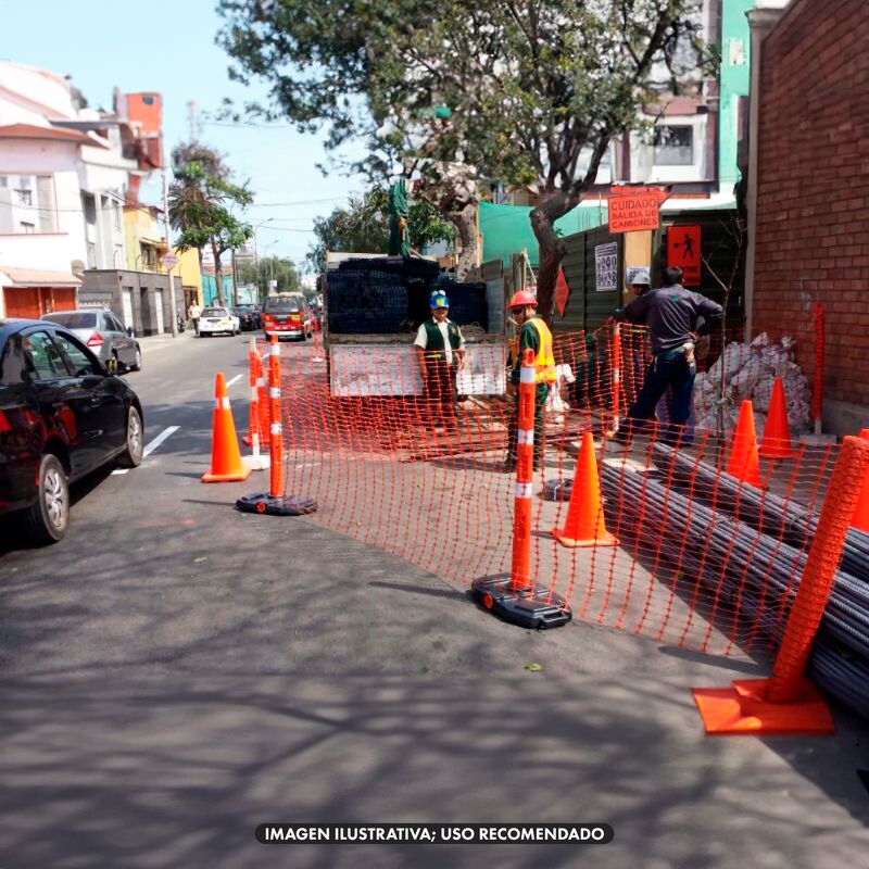 Malla-plastica-de-seguridad-reticulada-de-30-m.-Diseño-flexible-facil-de-instalar.-Delimita-el-acceso-a-zonas-de-riesgo.