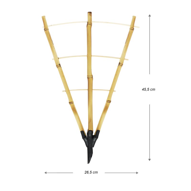 Espaldar-para-plantas-trepadoras-con-estructura-triangular-de-bambu.