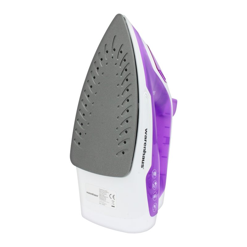 Plancha-de-vapor-con-base-antiadherente.