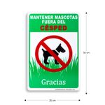 Letrero-con-mensaje-MANTENER-LAS-MASCOTAS-FUERA-DEL-CESPED.