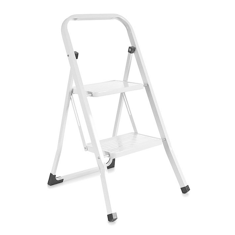 Escalera-domestica-sencilla-de-2-peldaños-con-estructura-plegable-de-acero.