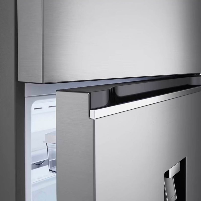 Refrigerador-plateado-top-freezer-de-375-lts-Smart-Inverter-Cooling-con-dispensador-de-agua-frontal.