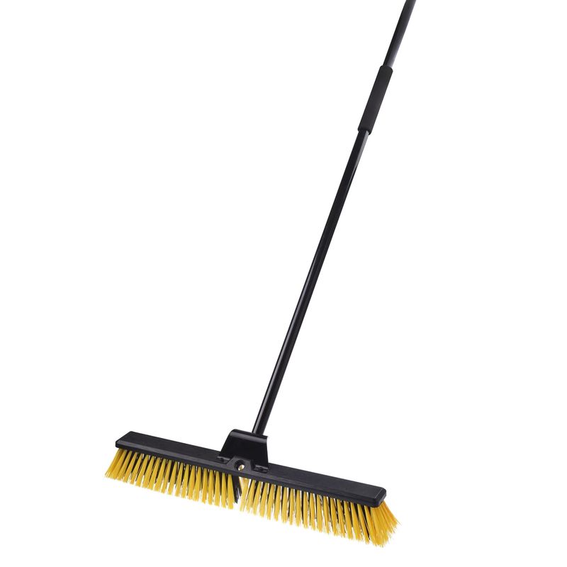 Escoba-industrial-con-cabezal-plegable-de-149-x-31-cm.