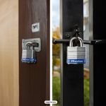 Candado-laminado-fabricado-en-acero-de-40-mm-con-gancho-octogonal-reforzado.