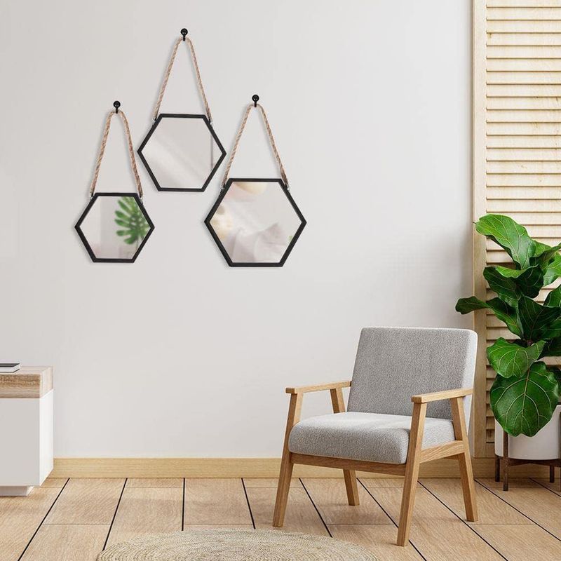 Set-de-espejos-forma-hexagonales-con-cuerda-y-marco-de-plastico-negro.