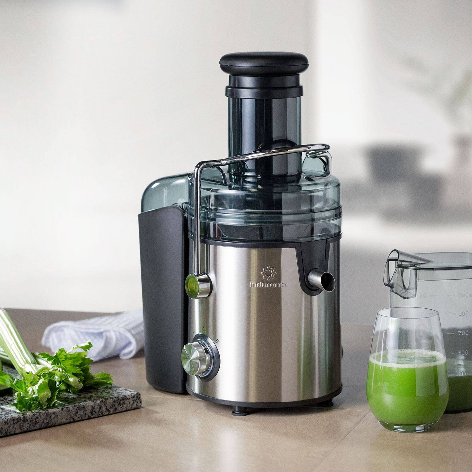 Extractor de jugos de 800 watts de potencia y perilla de control de  velocidad EI-CR | INDURAMA