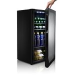 Minibar-de-94-litros-acabado-en-color-negro-y-puerta-de-vidrio-VFV---120