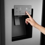 Refrigerador-French-Door-de-674-litros-de-capacidad-con-sistema-metal-tech-cooling-RI-992I-CROMA