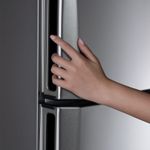 Refrigerador-Top-Mount-de-408-litros-de-capacidad-con-dispensador-de-agua-y-bandejas-de-vidrio-RI-580-CR