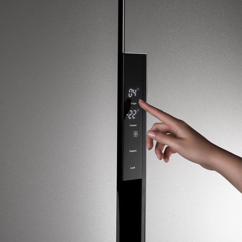 Refrigerador-Side-by-Side-de-480-litros-de-capacidad-con-alarma-en-la-puerta-e-iluminacion-LED-RI-770I-CR