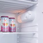 Minibar-de-129-litros-de-acabado-cromado-RI-150CR