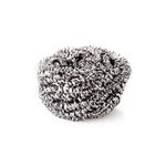 Estropajo-metalico-en-espiral-plateado-multiusos-elaborada-en-acero-inoxidable.