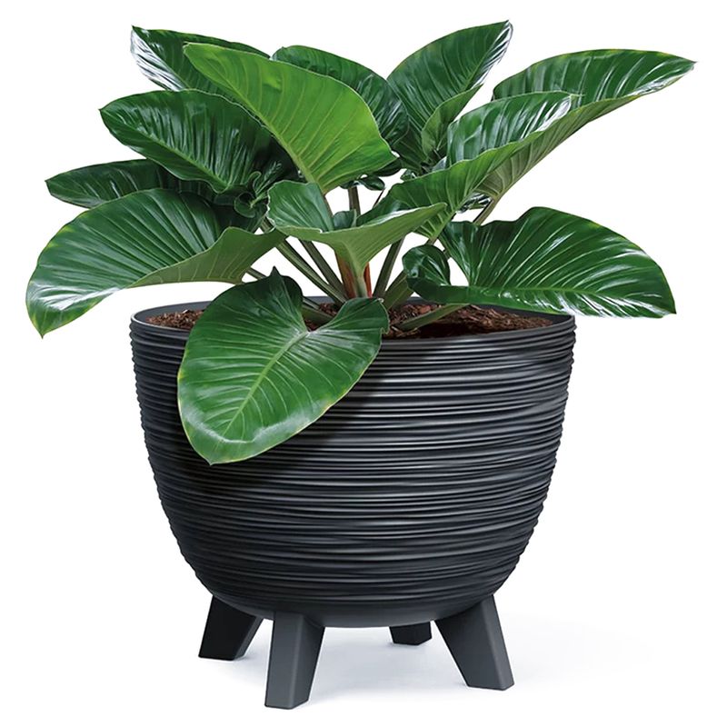 Maceta-color-gris-de-polipropileno-con-textura-surcado-de-33-x-40-cm.