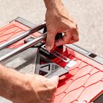 Corta-azulejos-manual-PRACTIC-PLUS-perfecta-para-el-la-ejecucion-de-pequeñas-reformas-y-trabajos-en-azulejos.