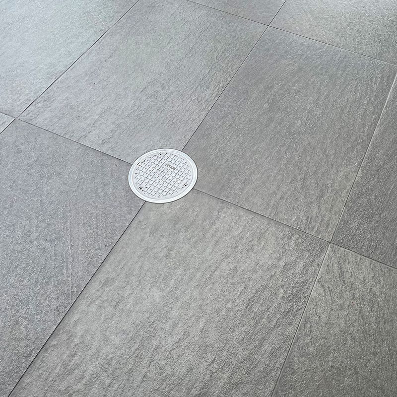 Rejilla-de-piso-ciega-para-tuberia-de-110mm-4---fabricada-en-aluminio.
