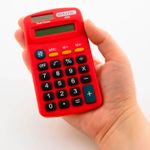 Calculadora-pocket-de-funcionamiento-con-baterias-y-energia-solar.