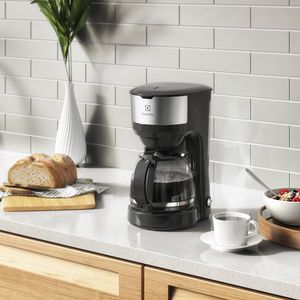 Cafetera Efficient 800W para 12 tazas de café estándar o 30 tazas pequeñas. - ELECTROLUX