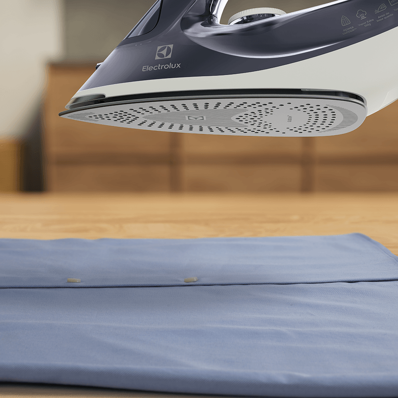Plancha-a-vapor-Essential-de-1500W-azul.