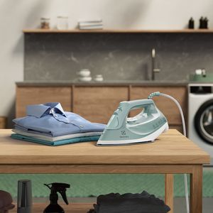 Plancha a vapor Essential de 1500W verde. - ELECTROLUX