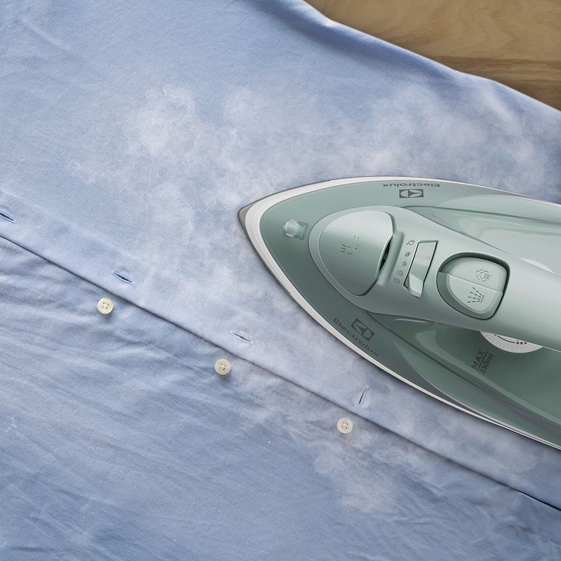 Plancha-a-vapor-Essential-de-1500W-verde.