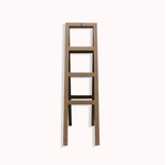 Escalera-decorativa-para-una-solucion-elegante-y-funcional-de-exhibicion.