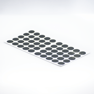 Tapa Adhesiva Negra diseñada para cubrir y disimular los orificios o cabezas de tornillos en tableros de madera - TAPFAST