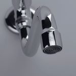 Llave-de-Pared-con-Pico-Bajo-para-Cocina-Linea-Treviso